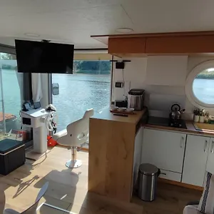 Houseboat Water Man Apartament Pływający Dom Na Wodzie łódź , Uraz (Trzebnica) Polska